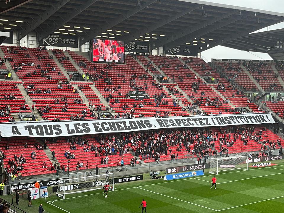 Bruno Genesio sur la banderole avant Stade rennais - Angers : « Je pense qu'on respecte l'institution »