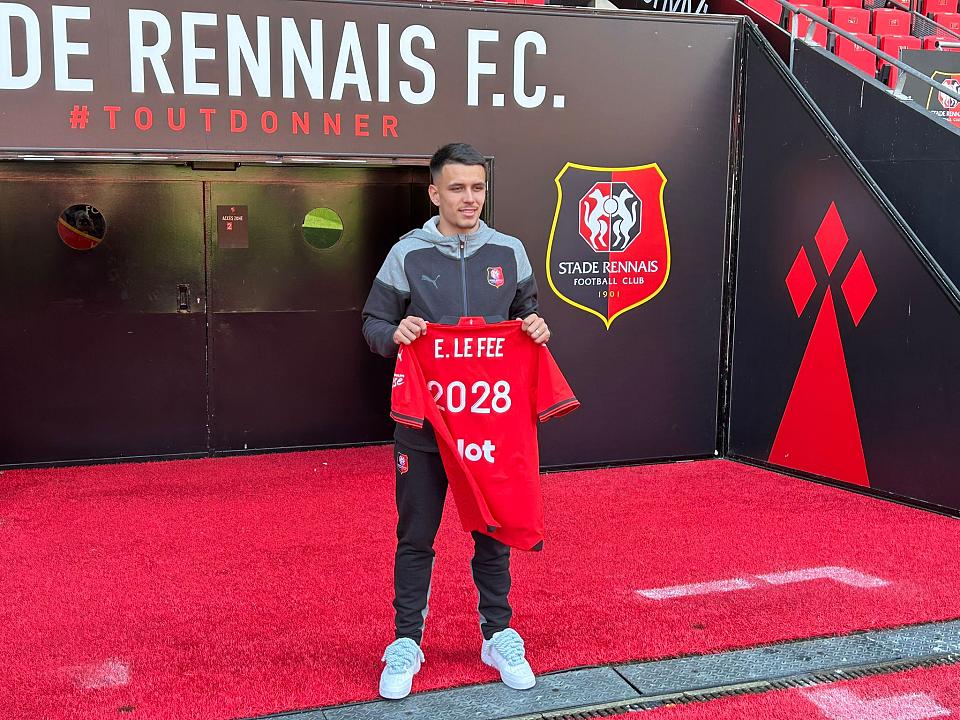 Enzo Le Fée victime d'une grosse béquille lors de Nottingham Forest-Rennes