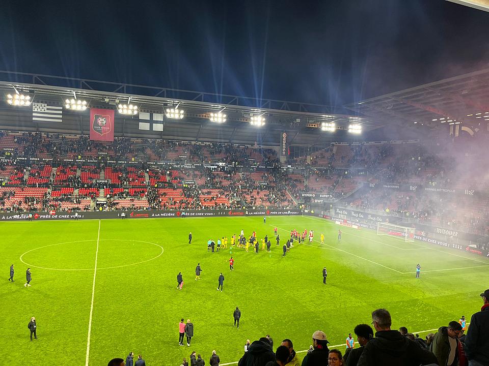 Stade rennais - Toulouse : un supporter énervé par la défaite tire avec un fusil et est interpellé