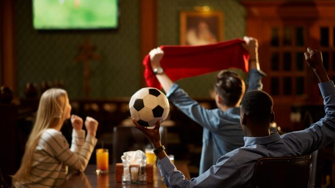 Match de football à la télévision